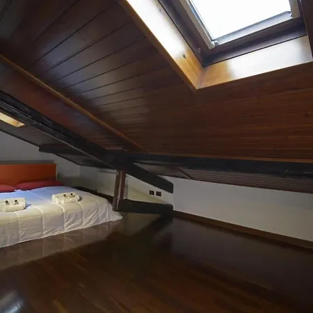 Apartment Cenisio - Corso Sempione Accogliente Mansarda Di Design Milan