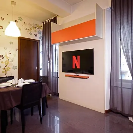 Cenisio - Corso Sempione Accogliente Mansarda Di Design Milan