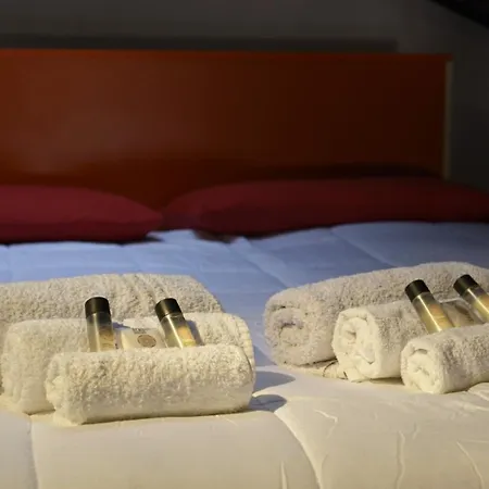Apartamento Cenisio - Corso Sempione Accogliente Mansarda Di Design